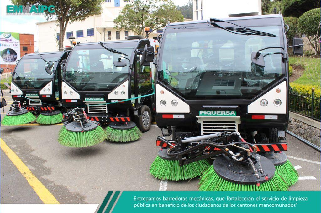 Limpieza pública a la vanguardia: EMMAIPC-EP presenta modernas barredoras para los cantones mancomunados.